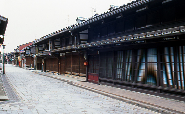 金屋町「千本格子の家並み」